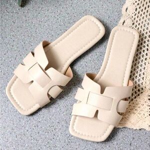 EUC Elegant Cream Women's Slide Sandals